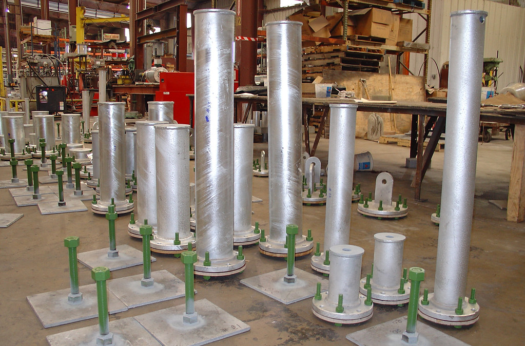 Adjustable Base Supports and Flanged Trunnions for Cold Piping 