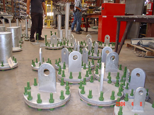 Adjustable Base Supports and Flanged Trunnions for Cold Piping 